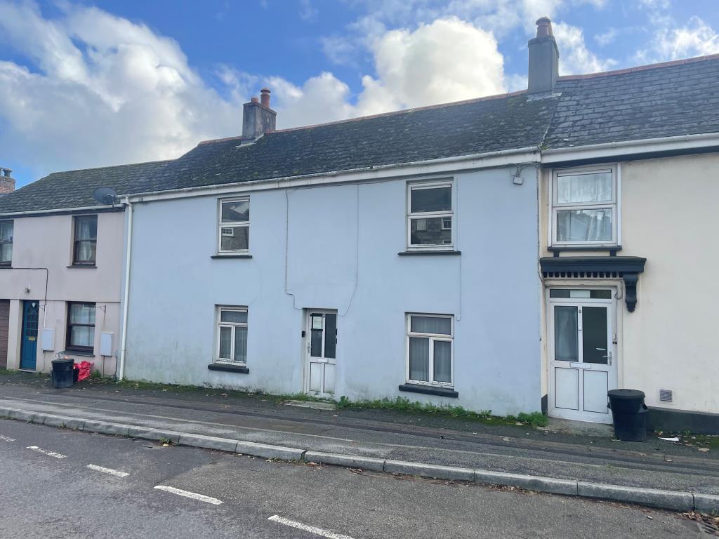 Lot: 102 - HOUSE FOR IMPROVEMENT - Front elevation of property